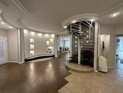 4-��������� �������� � 350 �² � 9/9 ����, ��������� 63 � ��������� ��������� ���� 1