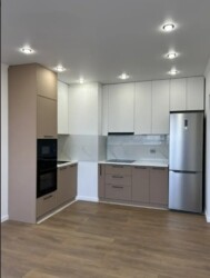 2-��������� �������� � 42.3 �² � 7/10 ����, ��������� 174/2 ���� 10