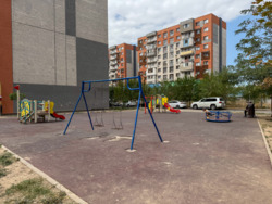 2-��������� �������� � 45.5 �² � 8/10 ����, ��� ������, �������� 4/13 ���� 14