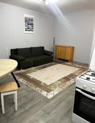 2-��������� �������� � 42 �² � 4/4 ����, ��������� ������ 126 � �������� ���� 7