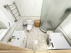 2-��������� �������� � 45.5 �² � 8/10 ����, ��� ������, �������� 4/13 ���� 11