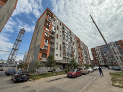 2-��������� �������� � 45.5 �² � 8/10 ����, ��� ������, �������� 4/13 ���� 15