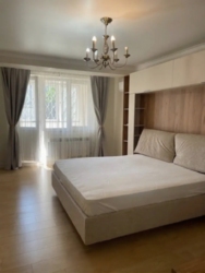 4-��������� �������� � 150 �² � 5/5 ����, ������� 78 ���� 12