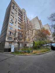 3-��������� �������� � 76.4 �² � 2/12 ����, ����������� 53 � ���� �� ����������� ���� 17