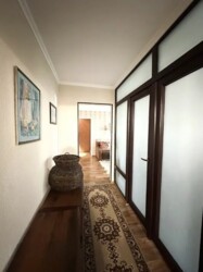 3-��������� �������� � 60.7 �² � 3/5 ����, �������� � ������ �� �������� ���� 9