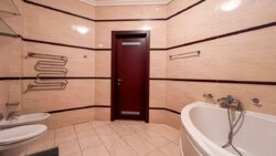 2-��������� �������� � 127 �² � 8/13 ����, ���-������ 95 � ��������� ���� 30