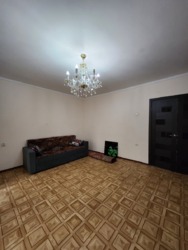 3-��������� �������� � 76.4 �² � 2/12 ����, ����������� 53 � ���� �� ����������� ���� 23