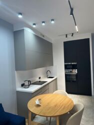 2-��������� �������� � 48 �² � 8/13 ����, ������������� 83 � �������������-������� ������ ���� 7