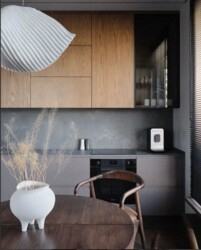 3-��������� �������� � 90 �² � 8/18 ����, ���-������ 41/6 � ���� 5 ���� 3