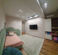 3-��������� �������� � 135 �² � 14/14 ����, �������� 277/7 � ������ �� �������� ���� 8