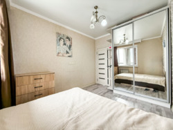 2-��������� �������� � 45.5 �² � 8/10 ����, ��� ������, �������� 4/13 ���� 3