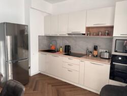 1-��������� �������� � 42.7 �² � 10/12 ����, ������ ����� 165 � ���� - ������ ����� ���� 11