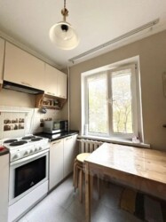 3-��������� �������� � 60.7 �² � 3/5 ����, �������� � ������ �� �������� ���� 3