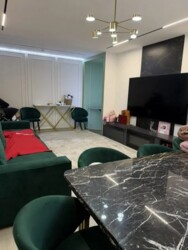 2-��������� �������� � 70 �² � 7/9 ����, ����������� 310� ���� 16