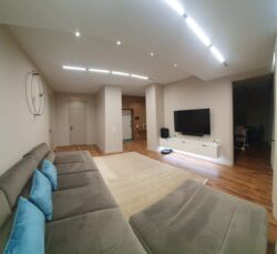 3-��������� �������� � 135 �² � 14/14 ����, �������� 277/7 � ������ �� �������� ���� 20