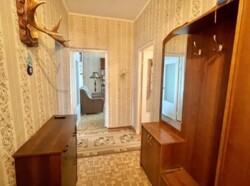 4-��������� �������� � 90.3 �² � 8/9 ����, ����������� 26 � �����������- ����������� ���� 13