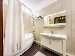 3-��������� �������� � 135 �² � 14/15 ����, ������ 128 ���� 23