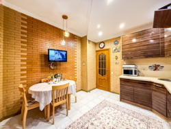 3-��������� �������� � 70 �² � 6/9 ����, ��� �����-4 75 ���� 12