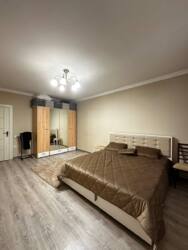 3-��������� �������� � 93.6 �² � 11/12 ����, ���� �� 273/5 ���� 13