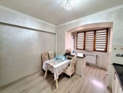 4-��������� �������� � 85.9 �² � 5/6 ����, �������� 154 ���� 21