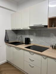 1-��������� �������� � 42.7 �² � 10/12 ����, ������ ����� 165 � ���� - ������ ����� ���� 24