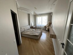 4-��������� �������� � 350 �² � 9/9 ����, ��������� 63 � ��������� ��������� ���� 28