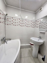 3-��������� �������� � 76.4 �² � 2/12 ����, ����������� 53 � ���� �� ����������� ���� 6