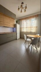 2-��������� �������� � 62.5 �² � 7/12 ����, �������� 90� � ���������� ���� 7