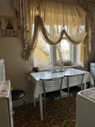 2-��������� �������� � 48.6 �² � 4/5 ����, ��� �����, ��������� � ��������� ������ ���� 3