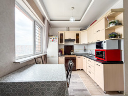 2-��������� �������� � 45.5 �² � 8/10 ����, ��� ������, �������� 4/13 ���� 7