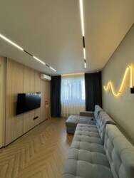 2-��������� �������� � 60.3 �² � 8/12 ����, �������� 90 � ���������� ���� 2