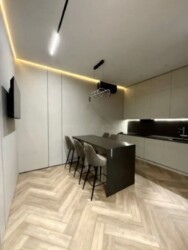 4-��������� �������� � 135 �² � 13/20 ����, �������� 310 ���� 8