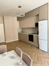 2-��������� �������� � 62 �² � 4/13 ����, ��������� 28 � ����������� ��������� ���� 15