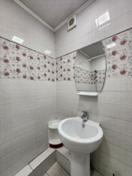 3-��������� �������� � 76.4 �² � 2/12 ����, ����������� 53 � ���� �� ����������� ���� 5