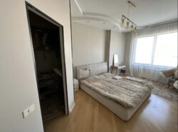 4-��������� �������� � 350 �² � 9/9 ����, ��������� 63 � ��������� ��������� ���� 12