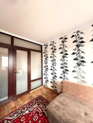 3-��������� �������� � 60.7 �² � 3/5 ����, �������� � ������ �� �������� ���� 1