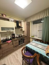 2-��������� �������� � 63.1 �² � 1/3 ����, ������������� 95 � ��������. ���� 8