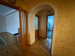 3-��������� �������� � 120.6 �² � 2/9 ����, ������� 9� � Essentai Mall ���� 4