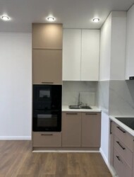 2-��������� �������� � 42.3 �² � 7/10 ����, ��������� 174/2 ���� 9