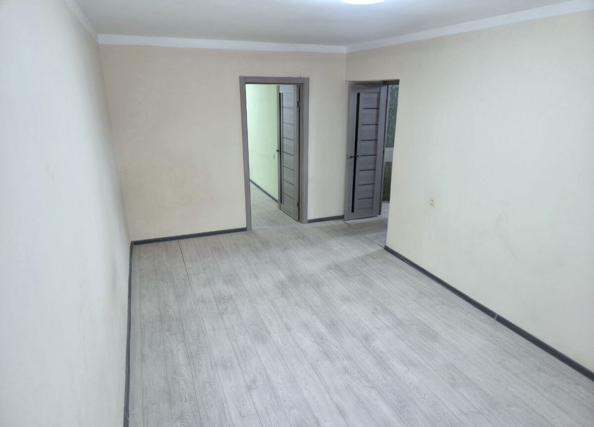 3-��������� �������� � 60 �² � 1/4 ����, ������ 118 � ������ �� ���� 1