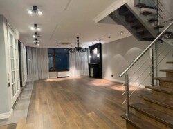 7-��������� �������� � 405 �² � 4/5 ����, ��� ��������� �����, �������� 69� ���� 12