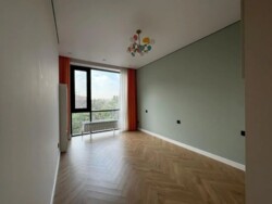 3-��������� �������� � 90 �² � 5/13 ����, ���������� 533 � ������� �� ���� 5