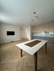 3-��������� �������� � 90 �² � 5/13 ����, ���������� 533 � ������� �� ���� 12