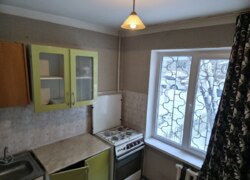 3-��������� �������� � 60 �² � 1/4 ����, ������ 118 � ������ �� ���� 7