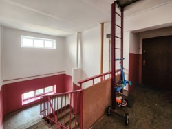 1-��������� �������� � 33 �² � 5/5 ����, ��� ��������, ��. ���-������ 77 ���� 3