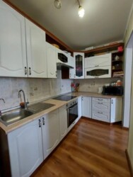 3-��������� �������� � 90 �² � 10/13 ����, ����������� � ���-������ ���� 16