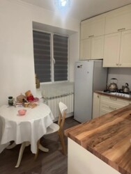 3-��������� �������� � 38 �² � 1/4 ����, ������ 100/49 ���� 5