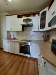 3-��������� �������� � 90 �² � 10/13 ����, ����������� � ���-������ ���� 17