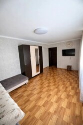 3-��������� �������� � 60 �² � 1/4 ����, ��� �10 � � �����-�������� ���� 8