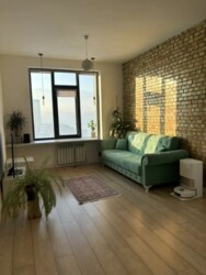 2-��������� �������� � 52.5 �² � 11/13 ����, ��������� 1/3 ���� 1